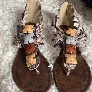 *BRAND NEW* EARTH TONE SANDALS